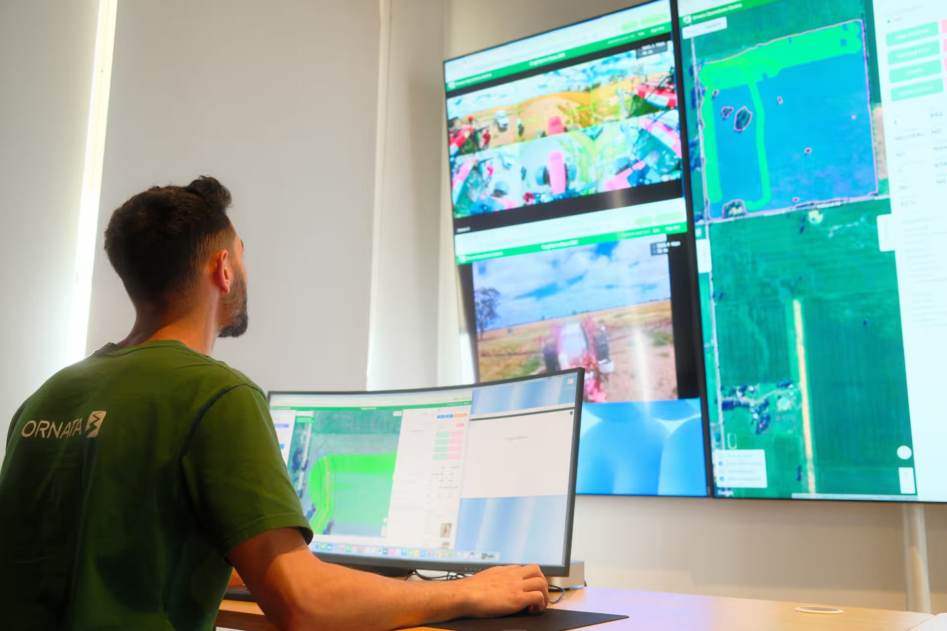 An Ornata Autonomist working alongside a farmer in the field